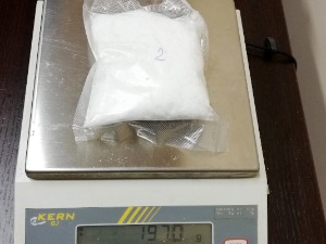 Ухапшен Чачанин, сумња се да је бацио пакет амфетамина на кров куће