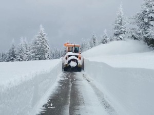 Пут Рашка–Голија блокиран због сметова, заробљени су били и мештани