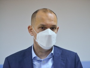 Лончар обишао децу повређену у пожару на Чукарици, обећао да ће држава преузети бригу о њима