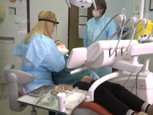 Школарци у Ваљеву брину о здрављу зуба и током епидемије, на које интервенције најчешће одлазе