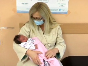 Радост родитеља и понос лекара – у Крагујевцу рођене прве бебе из одмрзнутих ембриона