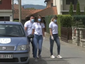 За годину дана обавили су преко 30.000 позива – волонтери Лознице укључени и у процес имунизације