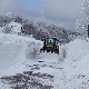 Снежна блокада на Голији, путари пробијају сметове висине и преко два метра