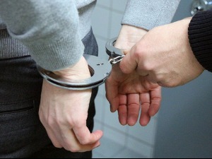 Осумњичен за напад на супругу, ухапшен након потере у Рашки