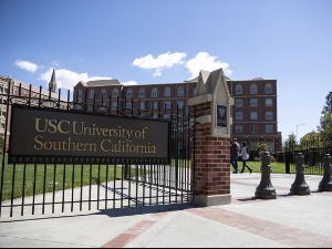 Универзитет Јужне Калифорније плаћа 1,1 милијарду долара жртвама сексуалног злостављања бившег гинеколога