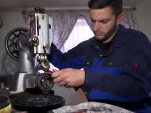 Младић из Пожеге наставио дедин занат – сада и за њега знају широм Србије