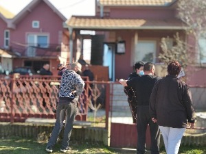 Отац погинуо, а дете повређено у експлозији у кући код Алексинца