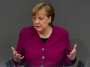 Меркелова Куртију: Дијалог с Београдом захтева вашу пажњу