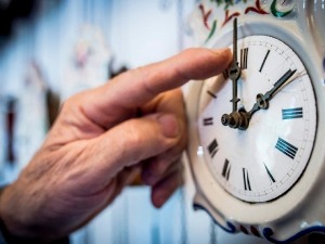 Да ли сте померили сат? Летње рачунање времена почело ноћас