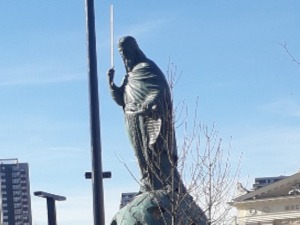 Ухапшен држављанин Авганистана осумњичен да је оштетио споменик Стефану Немањи 