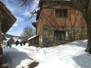 Пробија се снежна блокада на Голији, најугроженијима се достављају лекови и намирнице