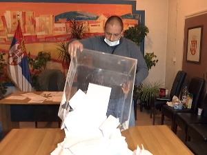 Избори за три локална парламента без неправилности, СНС прогласио победу у Зајечару и Косјерићу