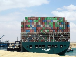 Шта све стоји у Суецком каналу - од Икеа намештаја до десетина хиљада грла стоке