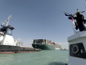 Свет је напокон одахнуо – Суецки канал проходан, сателитски снимци то и доказују