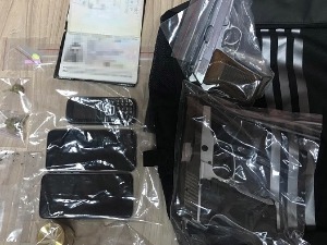 У стану на Чукарици пронађени оружје и дрога, ухапшен мушкарац