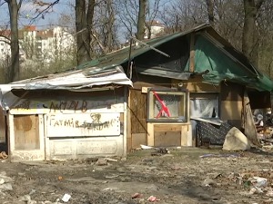 Трагедија са депоније у ромском насељу опомиње да људи живе у нехуманим условима 