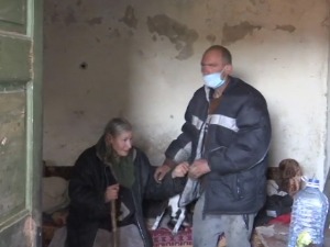 Недељковићи живе без струје и воде, често им је кришка хлеба једини оброк - комшије помажу