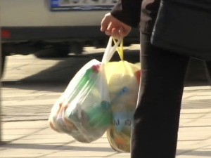 Није довољно само забранити пластичне кесе, већ променити систем одлагања отпада