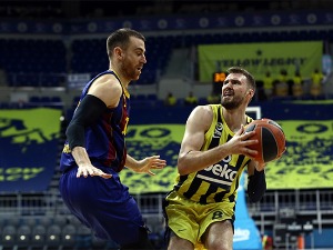 Барса боља од Фенера за прво место пред плеј-оф Евролиге