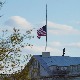 У Америци заставе на пола копља због смрти полицајца