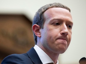 Међу процурелим подацима са „Фејсбука" и број телефона Марка Закерберга