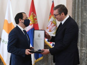 Вучић уручио орден шефу кипарске дипломатије Христодулидису