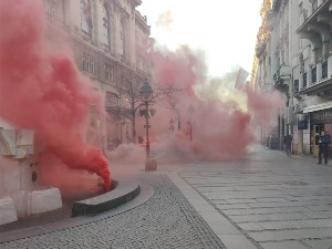 Димне бомбе у Кнез Михаиловој, људи бежали у продавнице