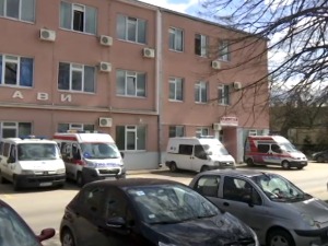 Преминуо испред амбуланте у Сремској Митровици, породица тврди да га у Хитној нису примили