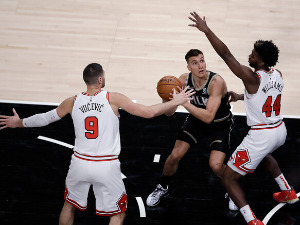 Богдан гледао обрачун Јанга и Лавина, Атланта савладала Чикаго