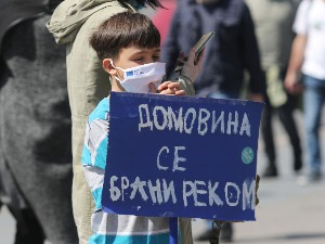 Протест "Еколошки устанак" испред Скупштине Србије