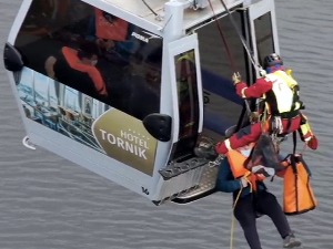 Прва вежба евакуације из гондоле – десет тимова са педесетак спасилаца Горске службе