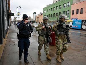 Полицијски час у Минеаполису након убиства Афроамериканца, Бајден позива на истрагу