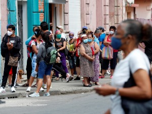 Корона на Куби изнедрила ново занимање – зарађују новац стојећи у реду за друге