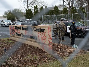 Пљуште оставке у полицији због убиства младог Афроамериканца у Минеаполису