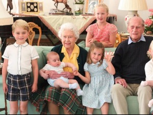 Први пут у јавности - никада пре виђене слике принца Филипа