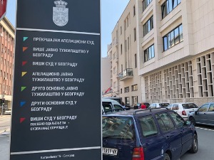 Осумњичени радник обезбеђења тржног центра негира да је напао девојчицу