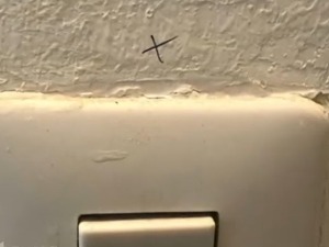 Решена мистерија крстића испред станова у Новом Београду