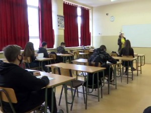 Ђаци у школама - жива реч боља од наставе на даљину