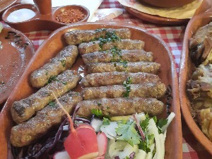 Тајна нишког мезетлука: Ћевап треба да рипа по синију! Тајна нишког мезетлука: Ћевап треба да рипа по синију!