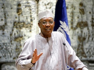 Председник Чада преминуо од последица рањавања у борби, непосредно након што је освојио шести мандат