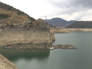 Из Заовинског језера изронили до сада невидљиви делови тла, а са њима и страхови и бриге мештана