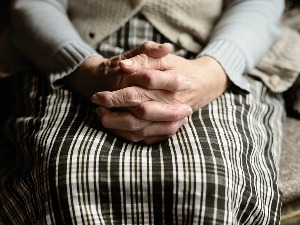 Под којим условима корисници домова за старе могу да напусте установу