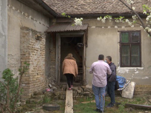 Новосадске уметнице поклониле стан девојчици која учи уз свећу