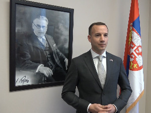 Медијска мрежа српске дијаспоре : Српска разгледница из Америке