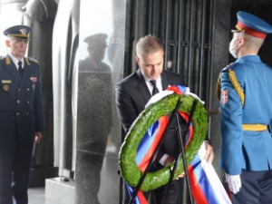  Стефановић положио венац на Споменик Незнаном јунаку поводом Дана Војске Србије