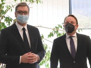 Вучић и Вархељи о убрзању ЕУ пута Србије