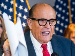 Федерални агенти претресли стан Рудија Ђулијанија на Менхетну, заплењени електронски уређаји