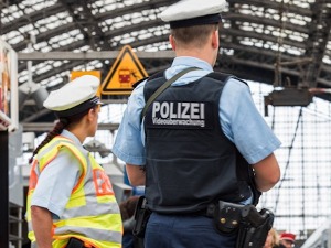 Кина, упао с ножем у вртић и убио двоје деце