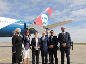 Авион "Ер Србије" са ликом Тесле свечано испраћен на први лет ка Њујорку