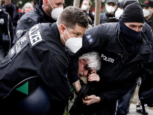 Први мај у облаку сузавца, хапшења у Истанбулу, Паризу и Берлину